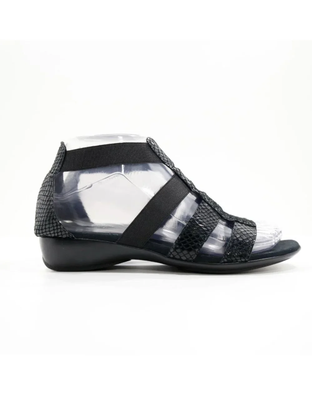 Munro Zena Black Patent Leather Flat Lightweight Gladiator Sandals - 6
